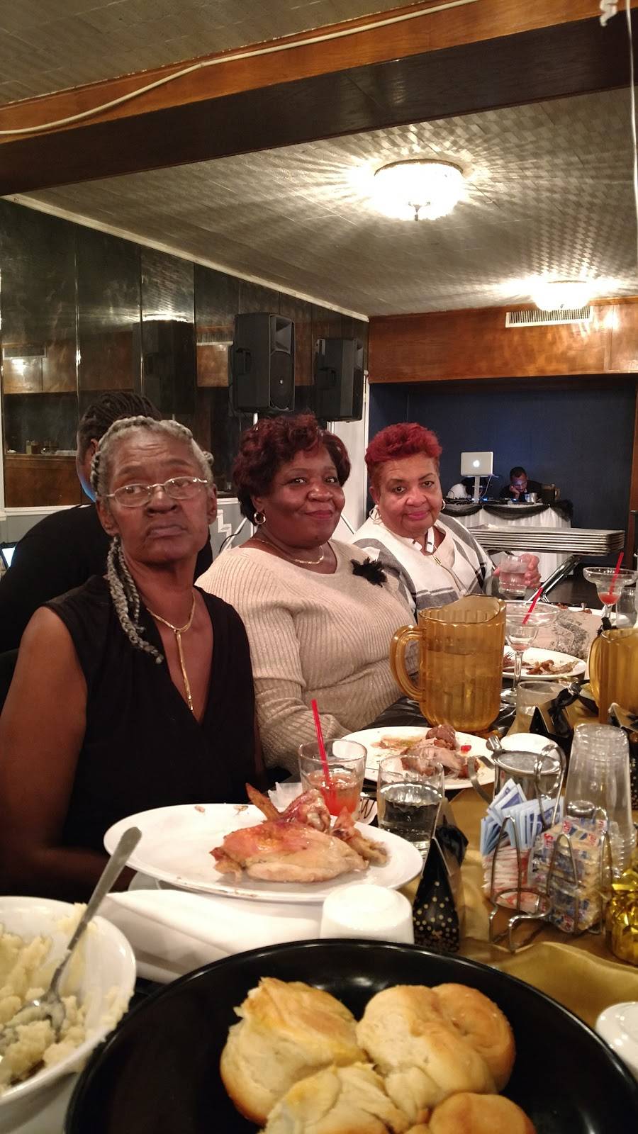 Beverly Woods Restaurant | restaurant | 11532 S Western Ave, Chicago, IL 60643, USA | 7732337700 OR +1 773-233-7700