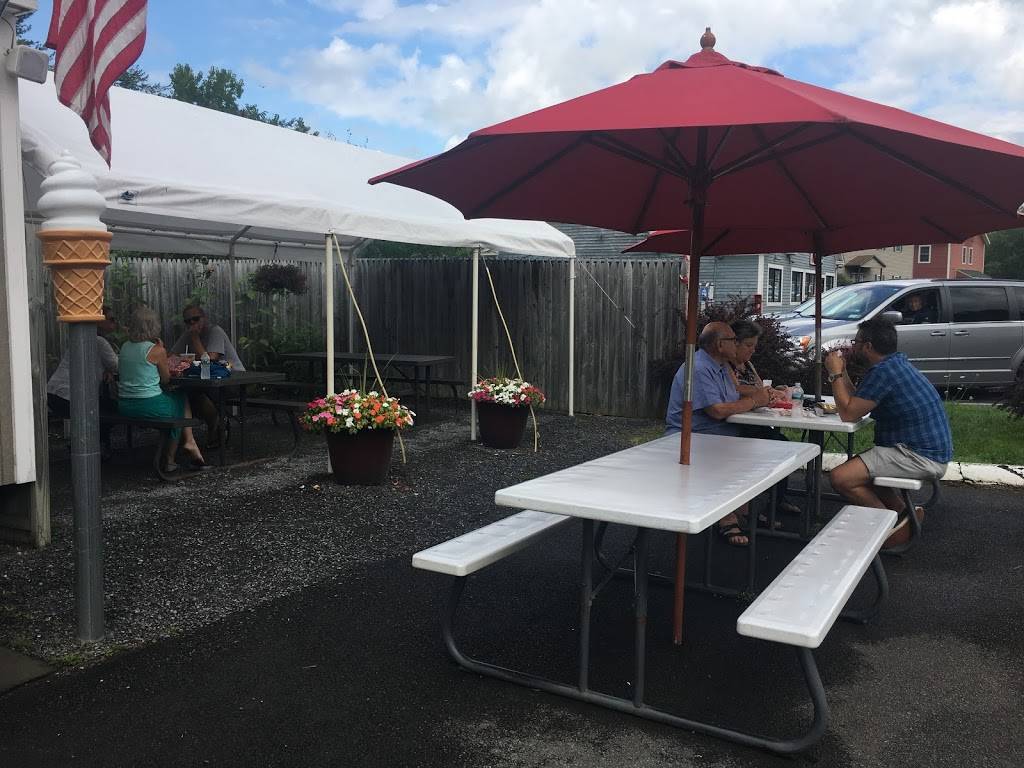 Donnas Country Grill | restaurant | 591 NY-295, Chatham, NY 12037, USA | 5183923042 OR +1 518-392-3042