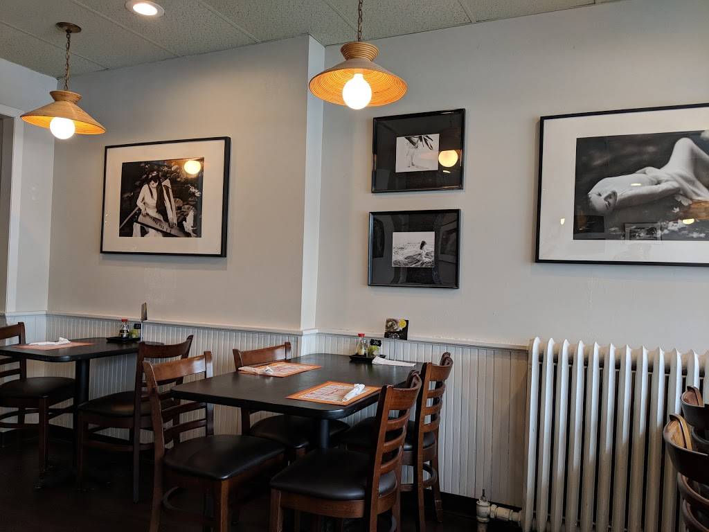 Que Viet Village House | restaurant | 2211 Johnson St NE #3905, Minneapolis, MN 55418, USA | 6127814744 OR +1 612-781-4744