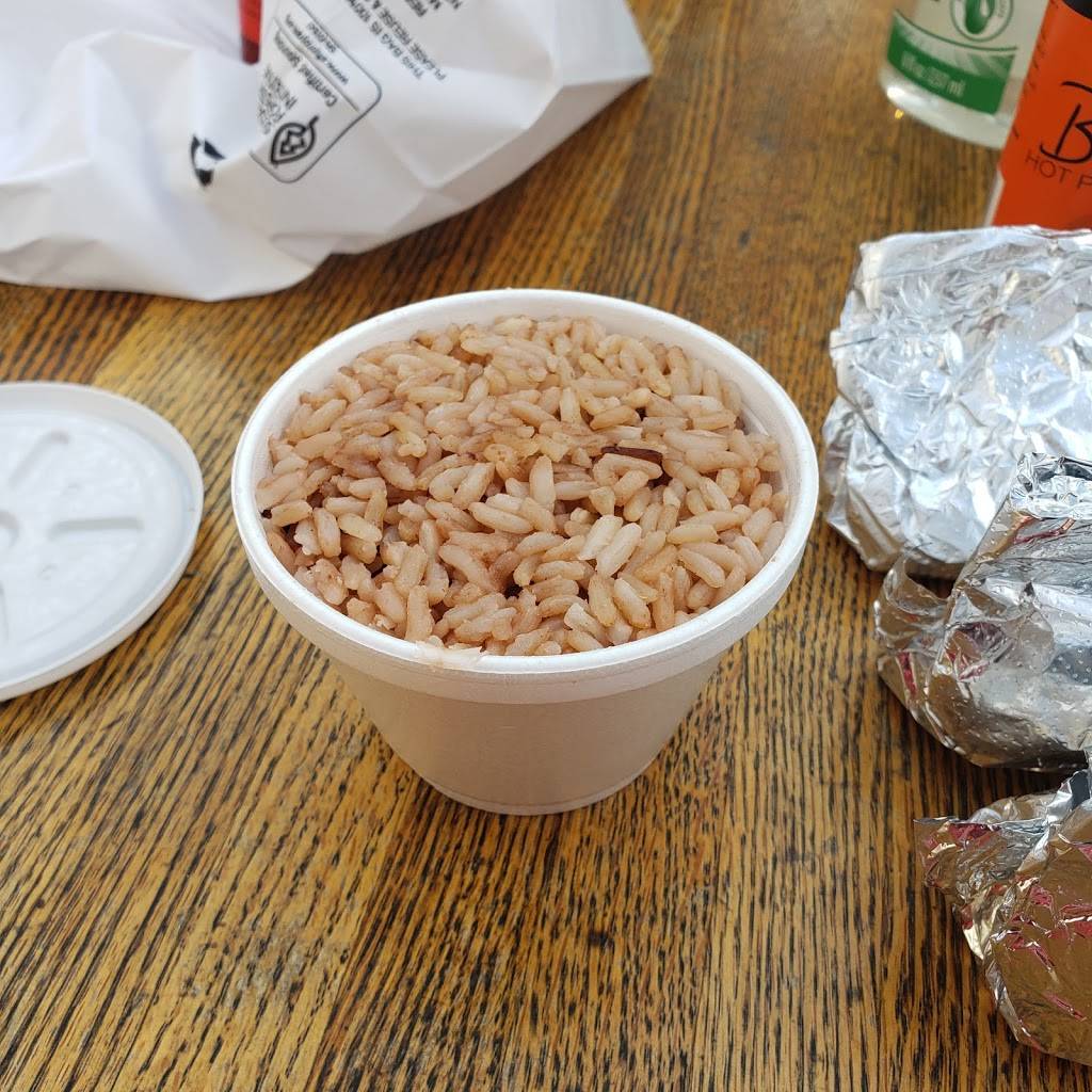 Lil Jamaica | restaurant | 1332 S Broadway, Green Bay, WI 54304, USA | 9203733826 OR +1 920-373-3826