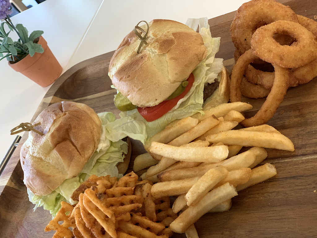 FreshWing of Hudson | restaurant | 246 Main St, Hudson, MA 01749, USA | 9785689464 OR +1 978-568-9464