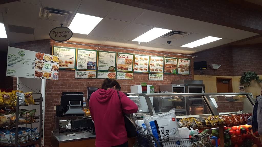 Subway | meal takeaway | 11601 E, US 40 Hwy, Kansas City, MO 64133, USA | 8163567827 OR +1 816-356-7827
