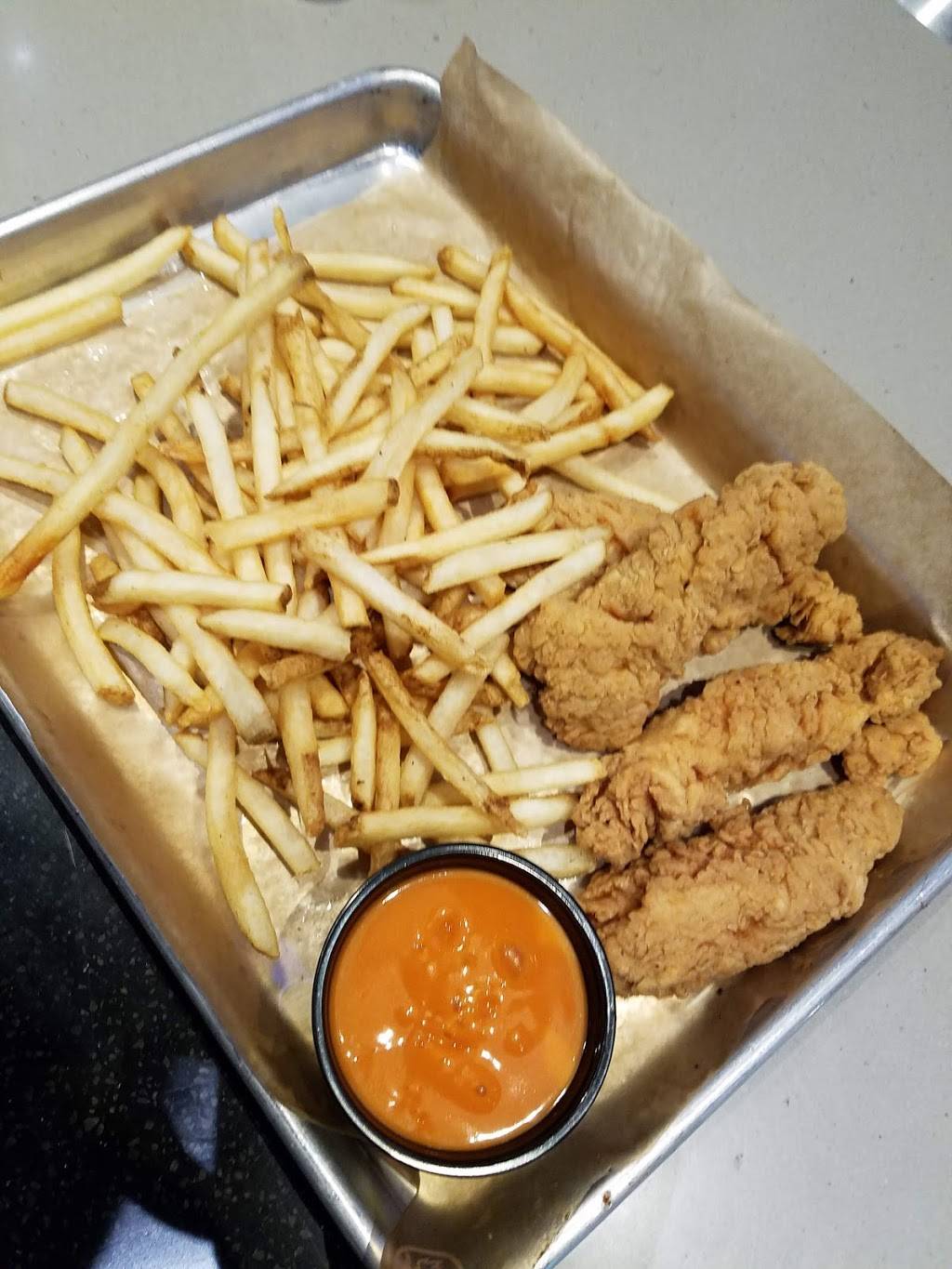 Buffalo Wild Wings | meal takeaway | 48 Market St, Mt Clemens, MI 48043, USA | 5864690725 OR +1 586-469-0725