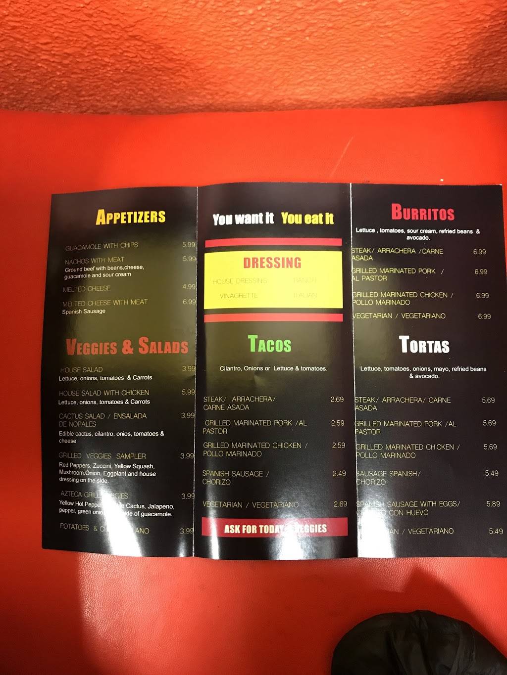 Chikis N Grill | restaurant | 2817 W Diversey Ave, Chicago, IL 60647, USA | 7736665008 OR +1 773-666-5008