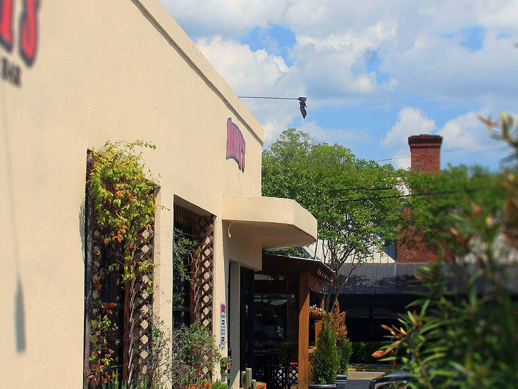 Henrys Restaurant & Bar | restaurant | 2865 Devine St, Columbia, SC 29205, USA | 8037084705 OR +1 803-708-4705