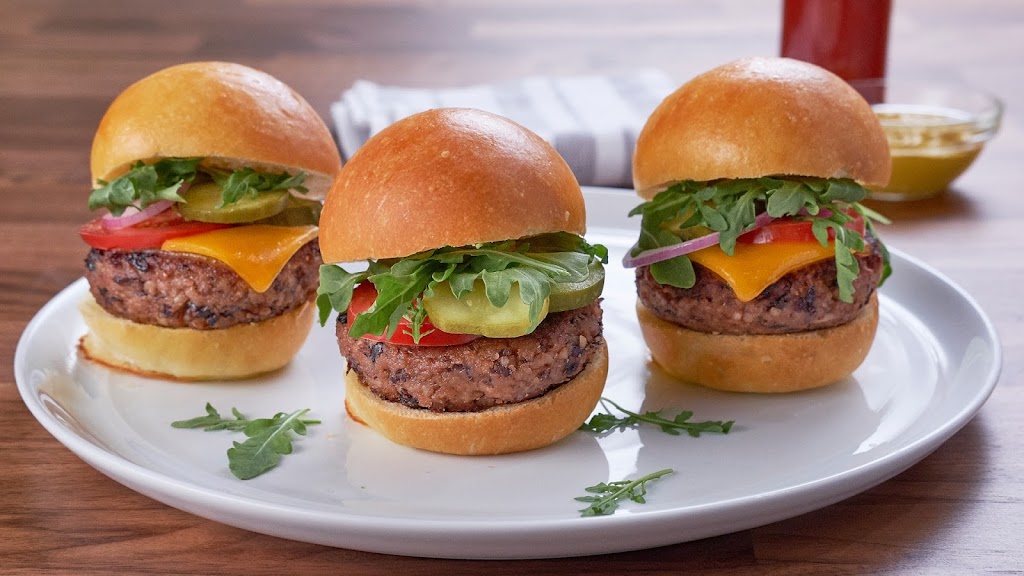 Essential Kitchen & Essential Kitchen Cafe | restaurant | 1405 Hunt Club Rd, Gurnee, IL 60031, USA | 2248481999 OR +1 224-848-1999