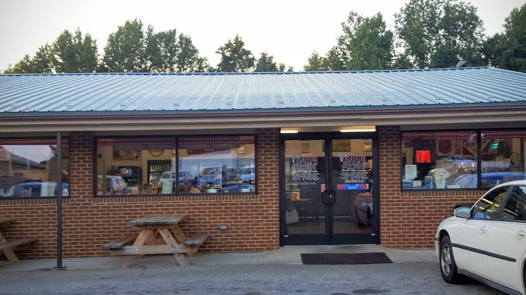Risin Smoke Barbecue | restaurant | 1312 W Danville St, South Hill, VA 23970, USA | 4344474994 OR +1 434-447-4994