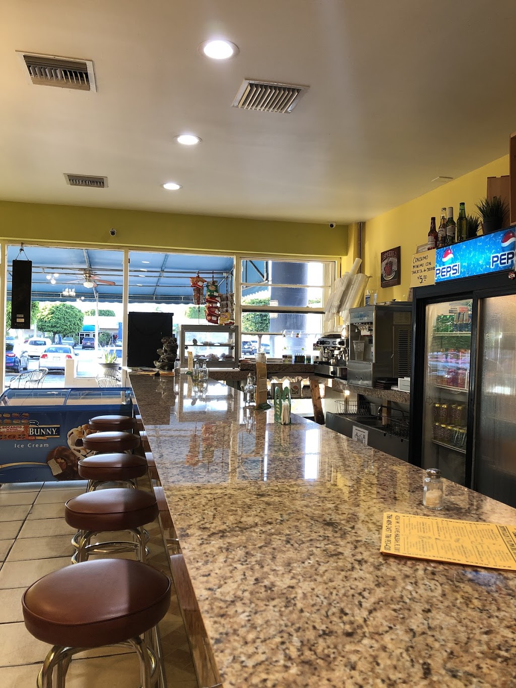 Yuly Restaurante Cafeteria | restaurant | 4256 W 12th Ave, Hialeah, FL 33012, USA | 7864092457 OR +1 786-409-2457