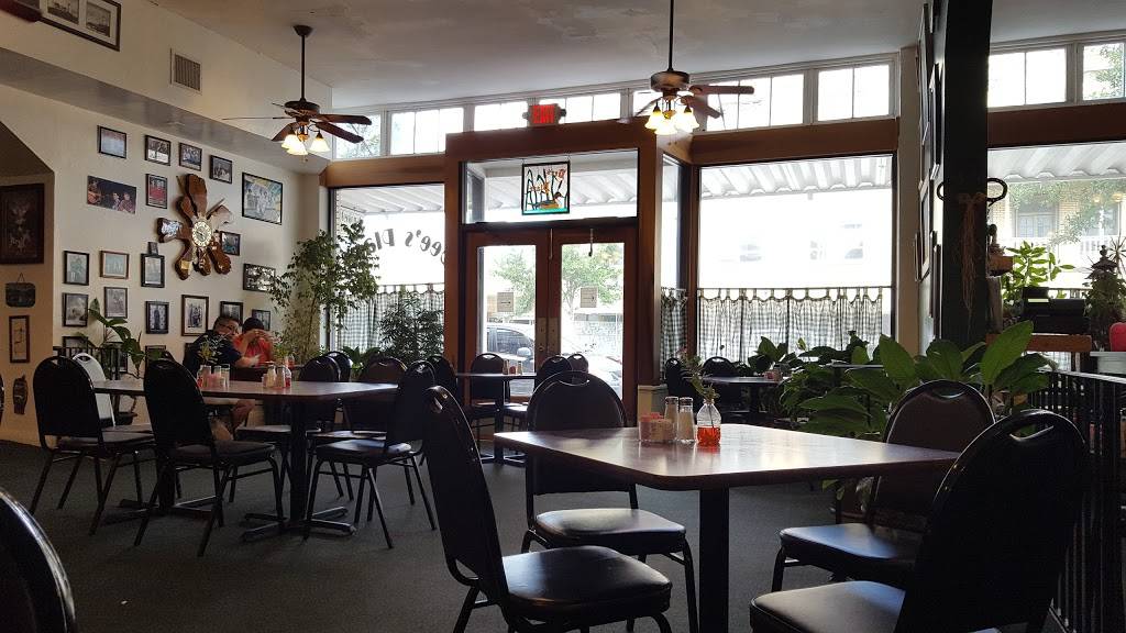 Dees Place | restaurant | 138 N Ridgewood Dr, Sebring, FL 33870, USA | 8634712228 OR +1 863-471-2228