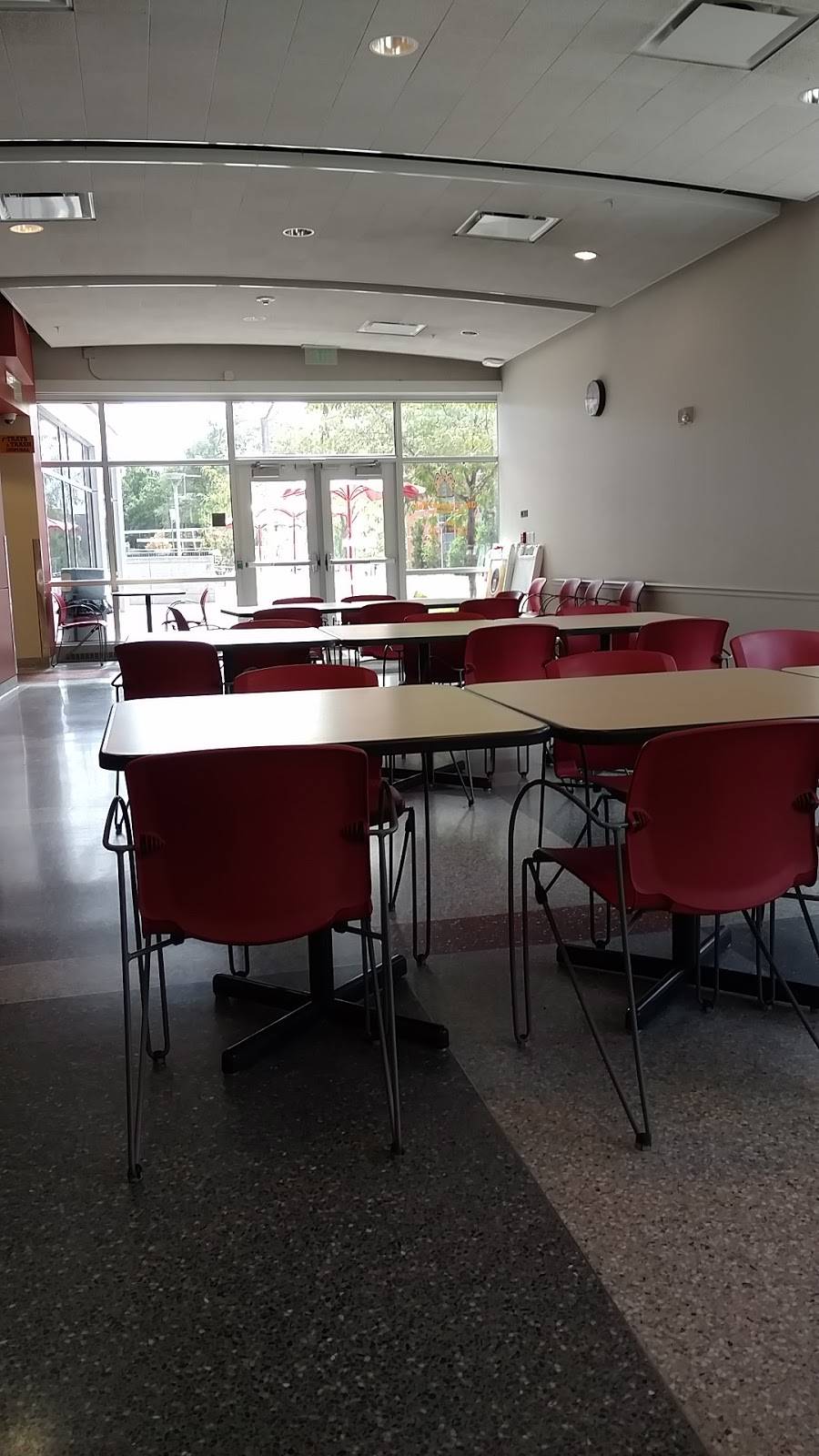 Bistro at England Hub | restaurant | 26 2000 E, Salt Lake City, UT 84113, USA | 8015851275 OR +1 801-585-1275