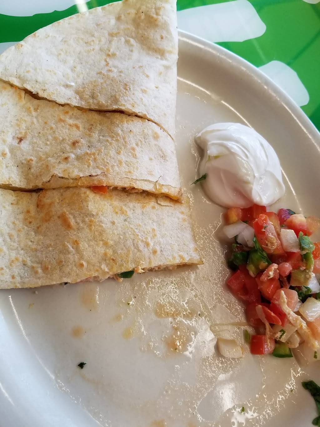 Fuzzys Taco Shop | restaurant | 2614 SW 17th St, Topeka, KS 66604, USA | 7857308090 OR +1 785-730-8090