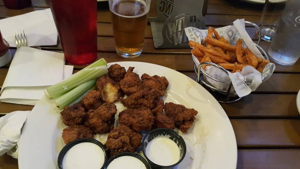 Wild Wing Cafe | restaurant | 36 Mill Rd, McDonough, GA 30253, USA | 7708982420 OR +1 770-898-2420