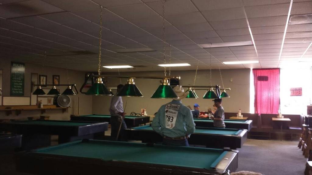 Burgers & Billiards | restaurant | 1222 TX-16, Graham, TX 76450, USA | 9405210113 OR +1 940-521-0113