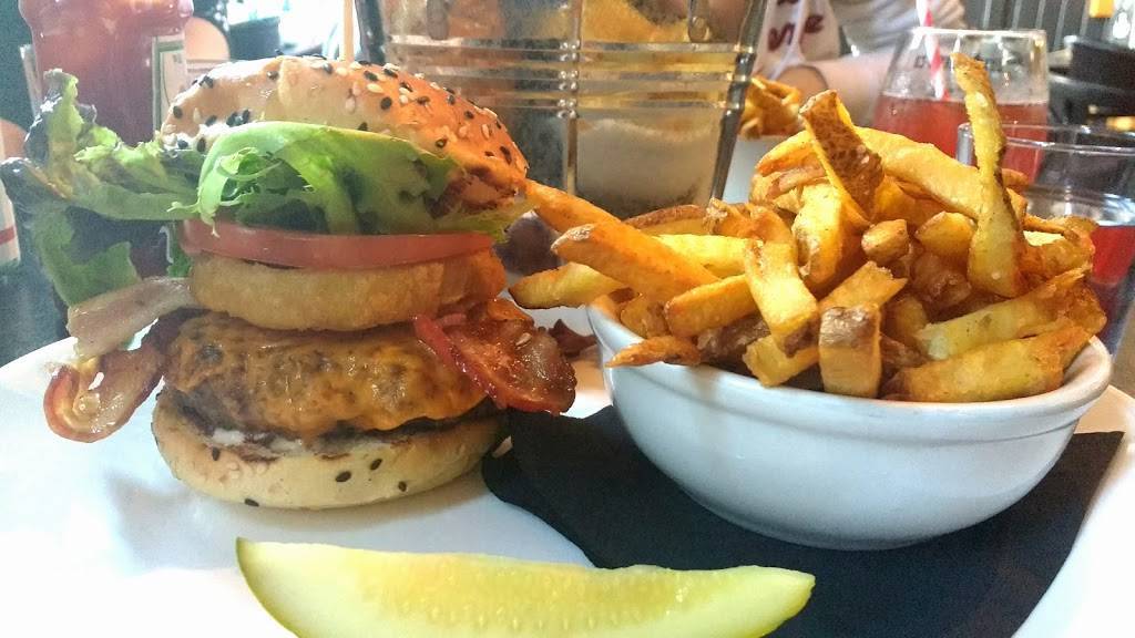 Outlaw Brew Co | restaurant | 196 High St, Southampton, ON N0H 2L0, Canada | 5197971515 OR +1 519-797-1515