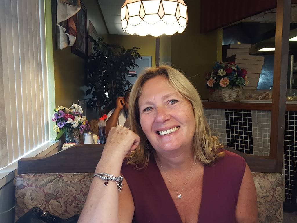 Dinos Pizzeria & Restaurant | restaurant | 350 Main St, Cedarville, NJ 08311, USA | 8564475363 OR +1 856-447-5363