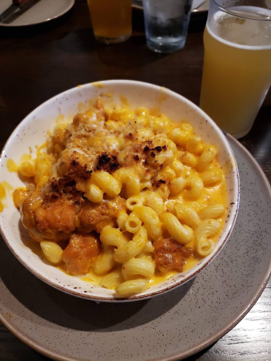 Giffords Kitchen and Social | restaurant | 2300 Bushwood Dr, Elgin, IL 60124, USA | 8476493900 OR +1 847-649-3900