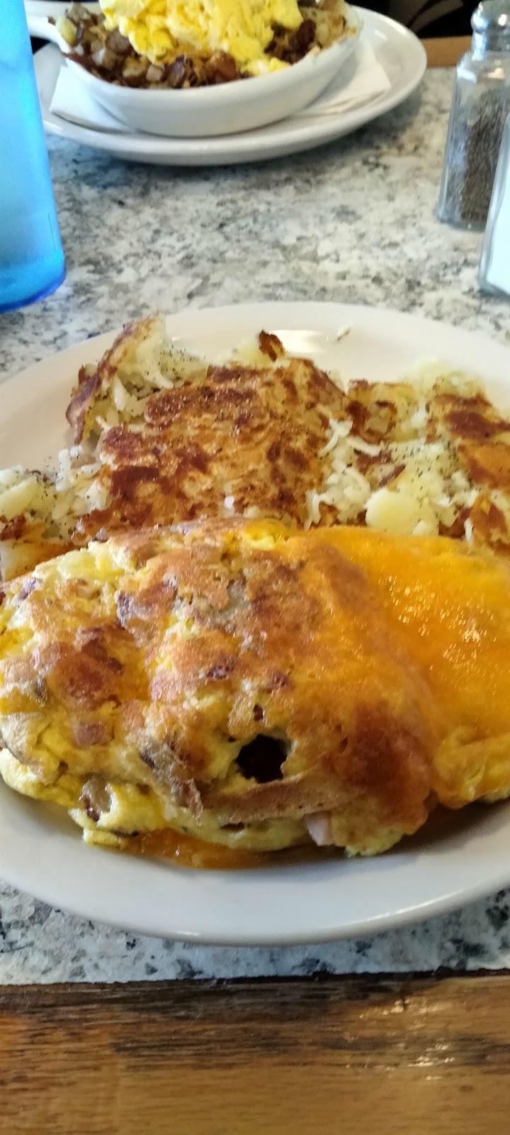 Joannas Family Restaurant | restaurant | 280 N Grandstaff Dr, Auburn, IN 46706, USA | 2609086155 OR +1 260-908-6155