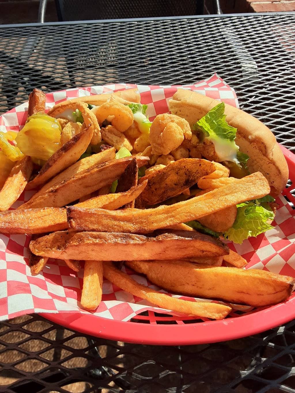 Fillin Station | restaurant | 692 Howard Ave, Biloxi, MS 39530, USA | 2284352522 OR +1 228-435-2522