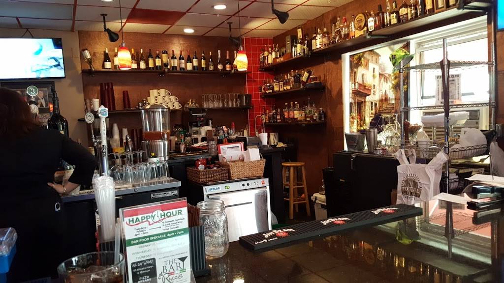 Ruccis | restaurant | 10579 Theodore Green Blvd, White Plains, MD 20695, USA | 3019323838 OR +1 301-932-3838
