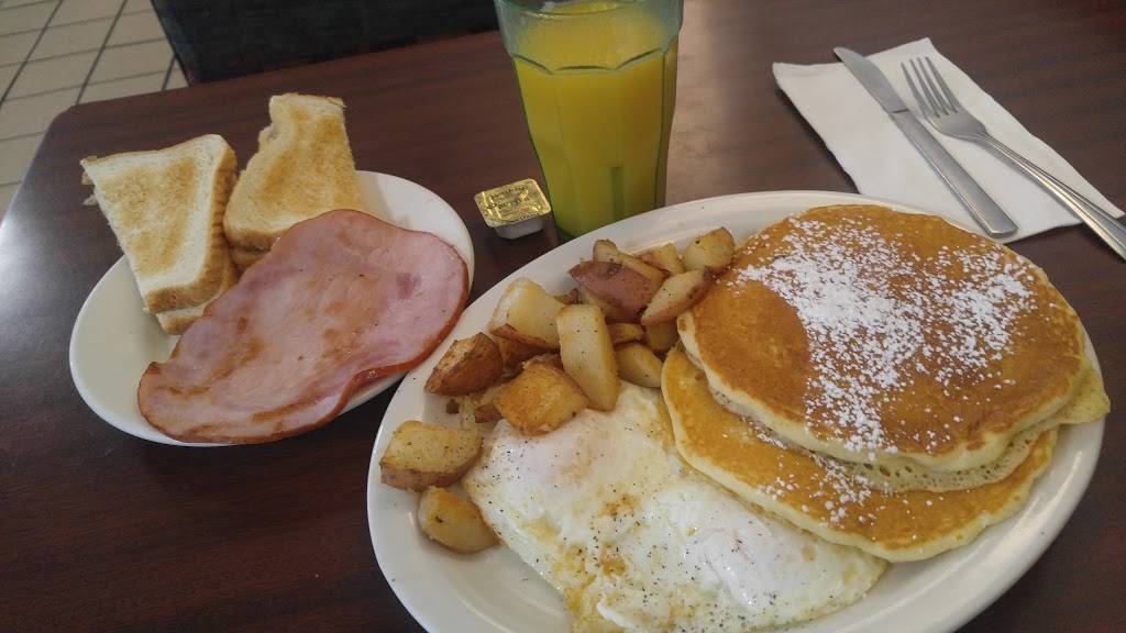 Country Chef Restaurant | restaurant | 139 Main St, Wilmington, MA 01887, USA | 9786589474 OR +1 978-658-9474