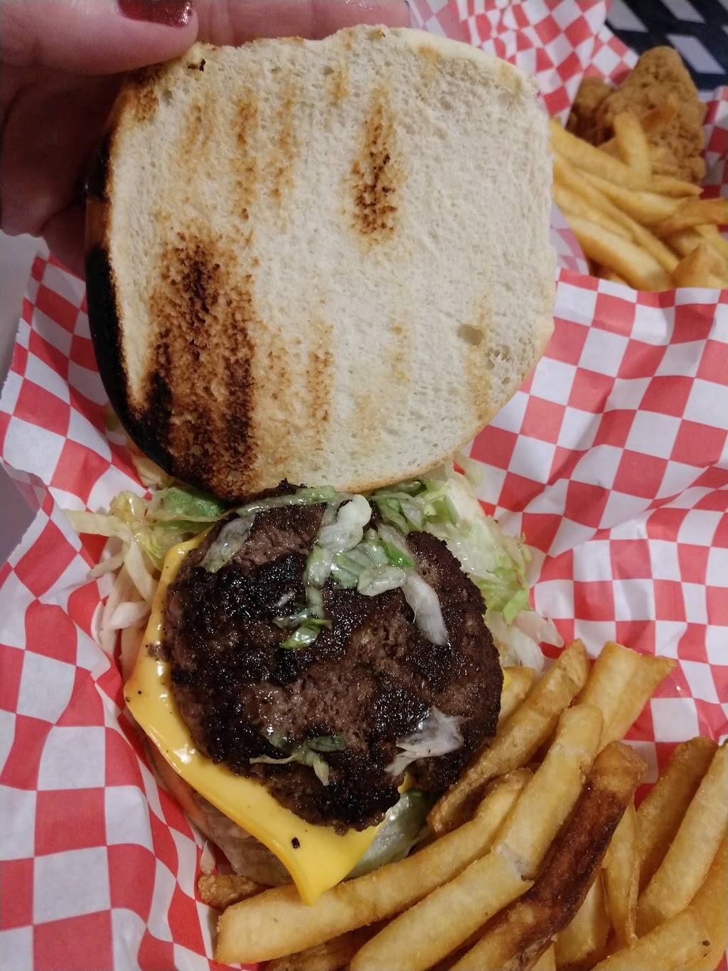 Tailpipes Burgers Fries & Shakes | restaurant | 417 High St, Morgantown, WV 26505, USA | 3042252535 OR +1 304-225-2535