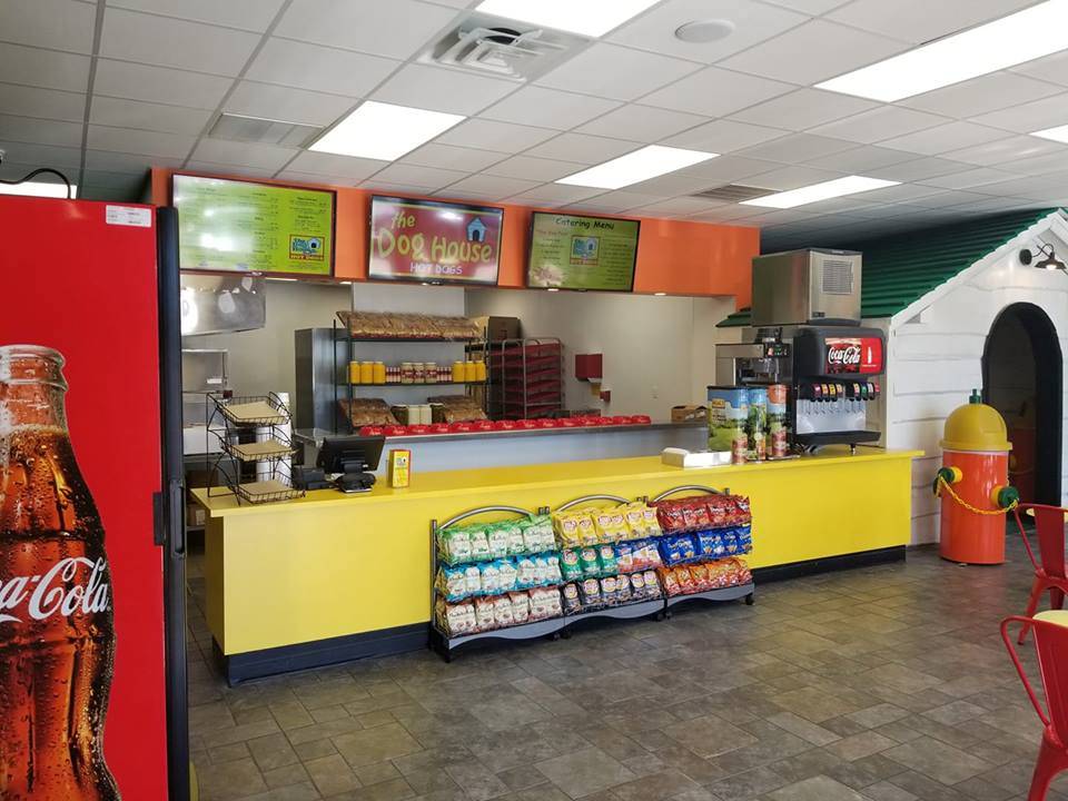 The Dog House | restaurant | 327 E Arlington Blvd, Greenville, NC 27858, USA | 2523213656 OR +1 252-321-3656