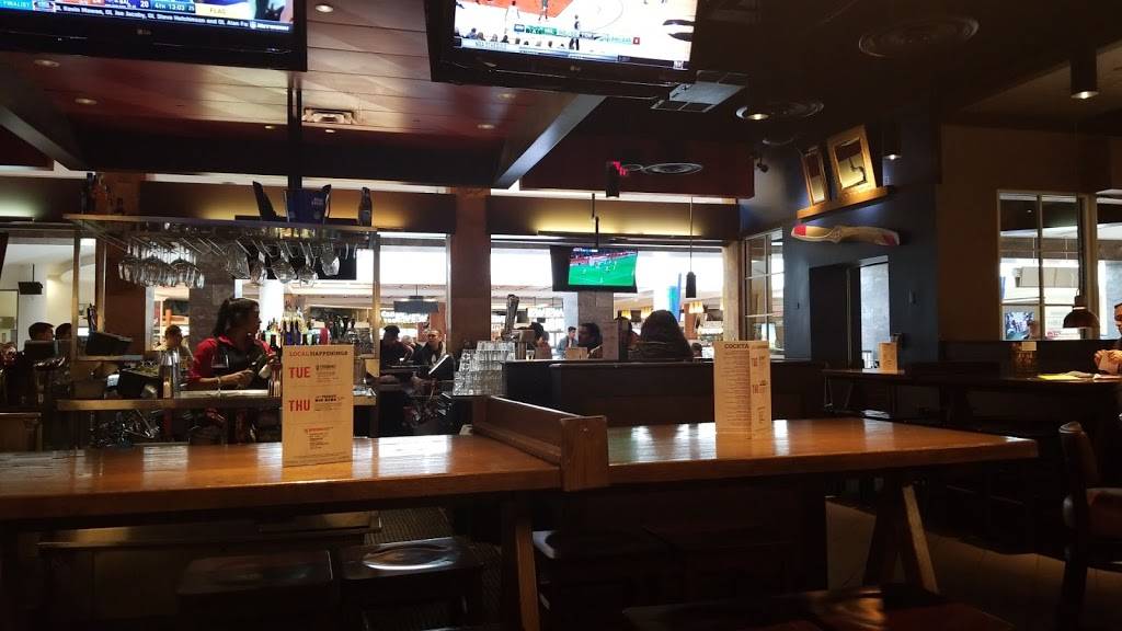 TGI Fridays | restaurant | 7855E Tysons Corner Center, McLean, VA 22102, USA | 7034485470 OR +1 703-448-5470