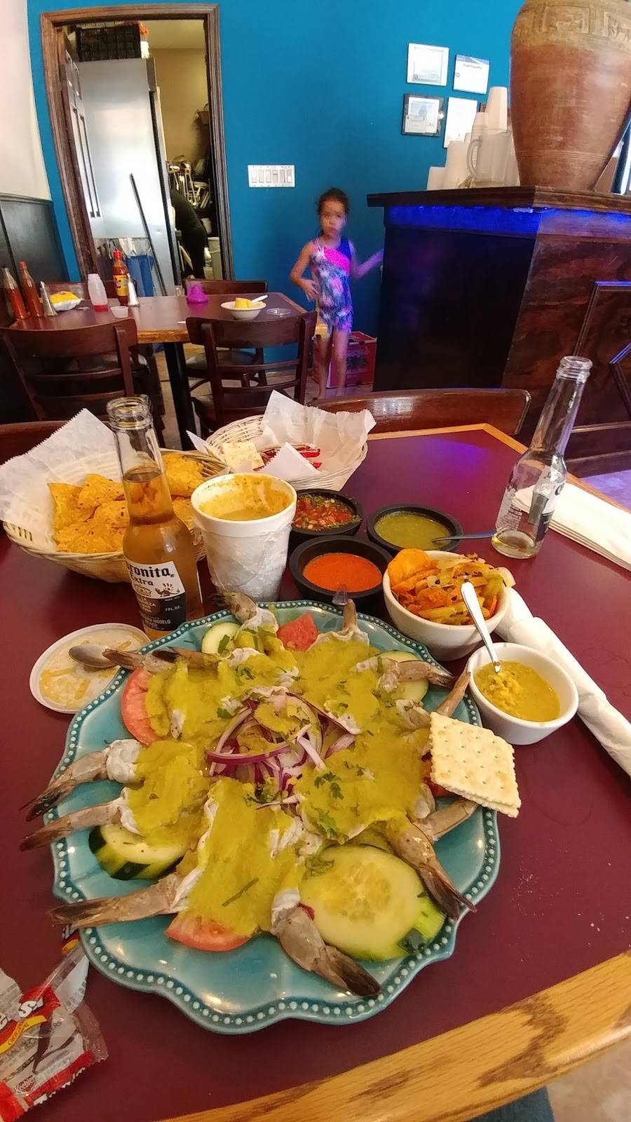 El Pulpo Loco Restaurant | restaurant | 6619 N Clark St, Chicago, IL 60626, USA | 7732742241 OR +1 773-274-2241