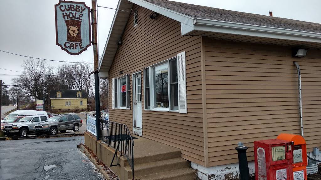Cubby Hole | restaurant | 10713 N Main St, Richmond, IL 60071, USA | 8156784624 OR +1 815-678-4624