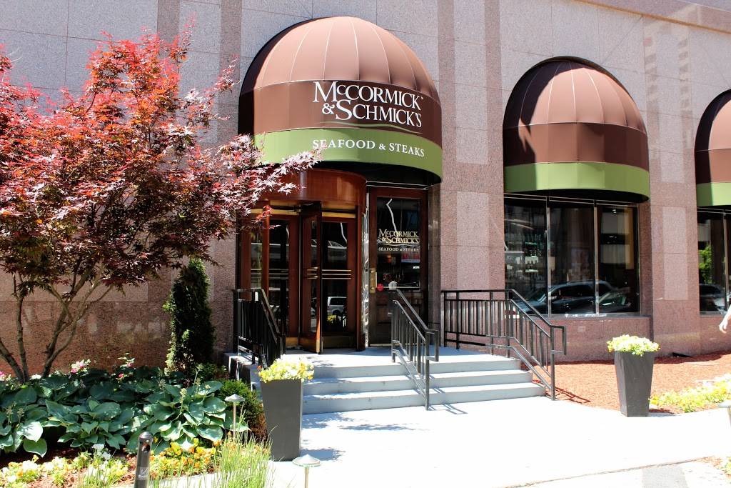 McCormick & Schmicks Seafood & Steaks | restaurant | 110 N Illinois St, Indianapolis, IN 46204, USA | 3176319500 OR +1 317-631-9500