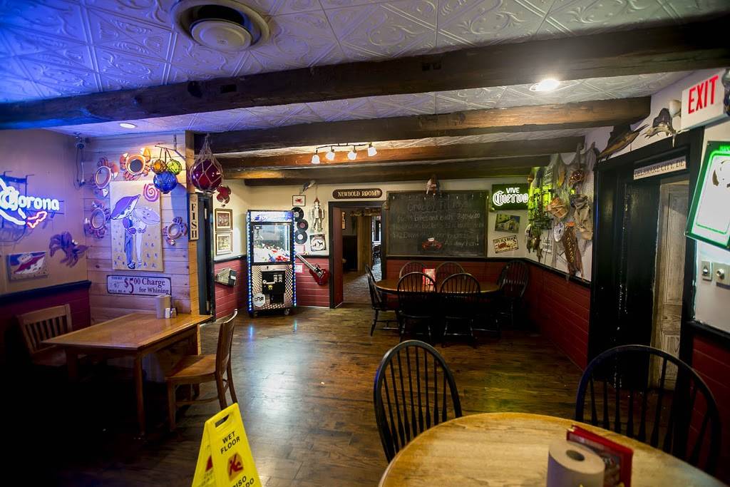 Crabby Dicks | restaurant | 30 Clinton St, Delaware City, DE 19706, USA | 3028325100 OR +1 302-832-5100