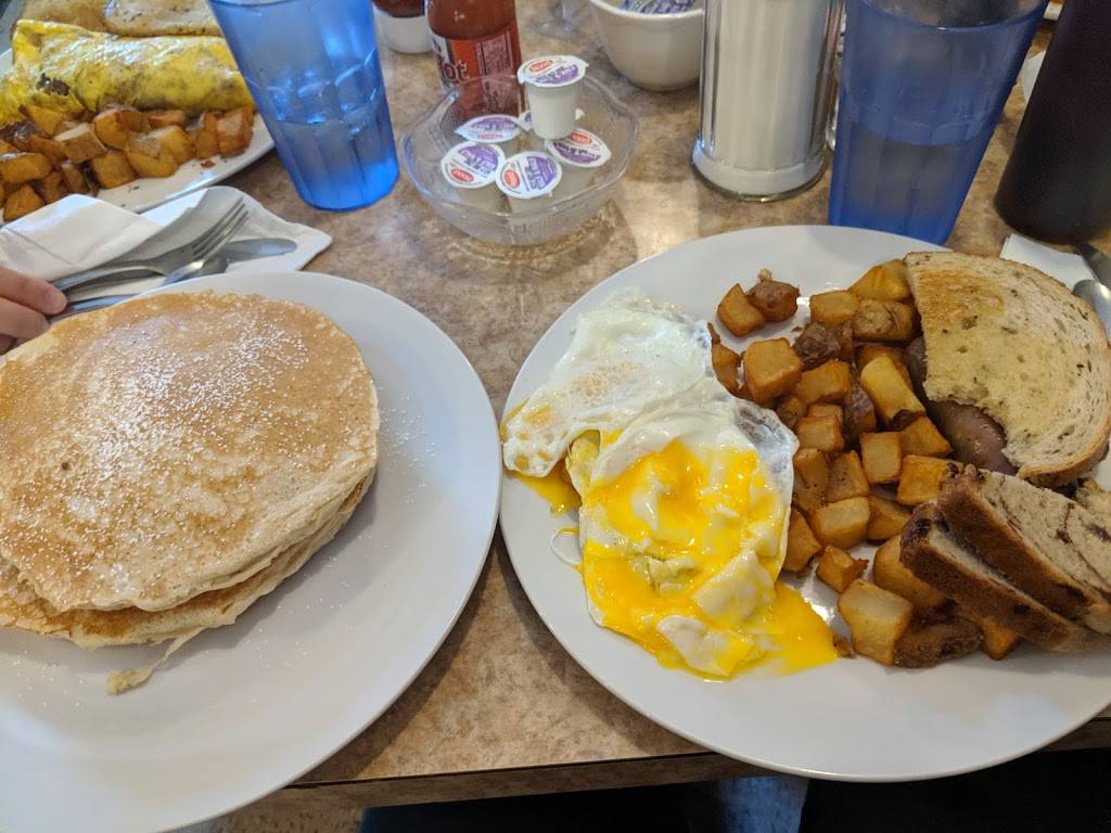 The Wooden Spoon | restaurant | 217 Pompey Hollow Rd, Ashford, CT 06278, USA | 8604293825 OR +1 860-429-3825