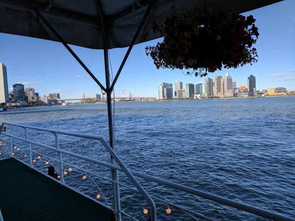 The Crows Nest | meal takeaway | The East River between 28th Street and 32nd Street, New York, NY 10016, USA | 2126833333 OR +1 212-683-3333