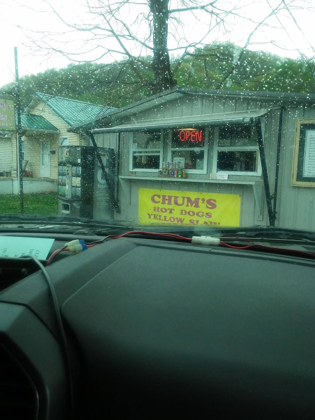 Chums Hotdogs | restaurant | 8315 Maccorkle Ave, Charleston, WV 25315, USA | 3049492486 OR +1 304-949-2486