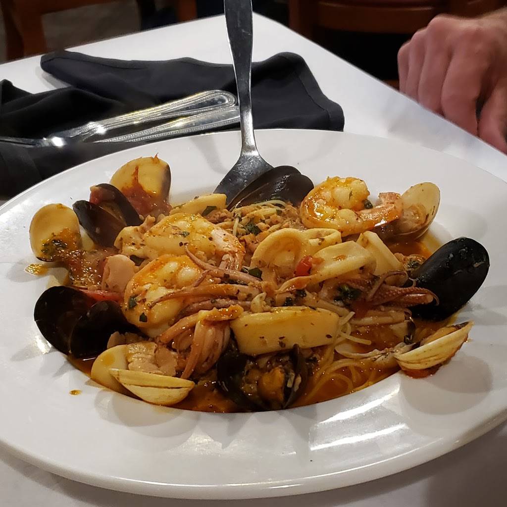 Santinos Steak & Pasta House | restaurant | 3825 121st St, Urbandale, IA 50323, USA | 5156305749 OR +1 515-630-5749