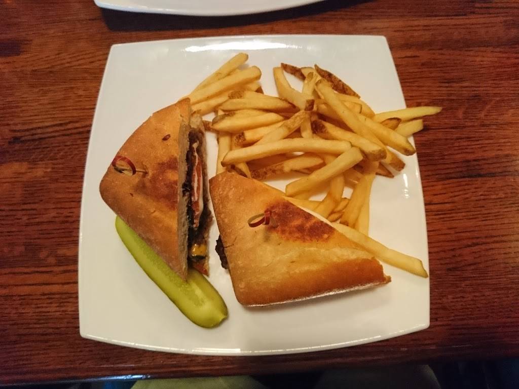 Old Towne Pub & Eatery | restaurant | 201 W State St, Geneva, IL 60134, USA | 6302327962 OR +1 630-232-7962