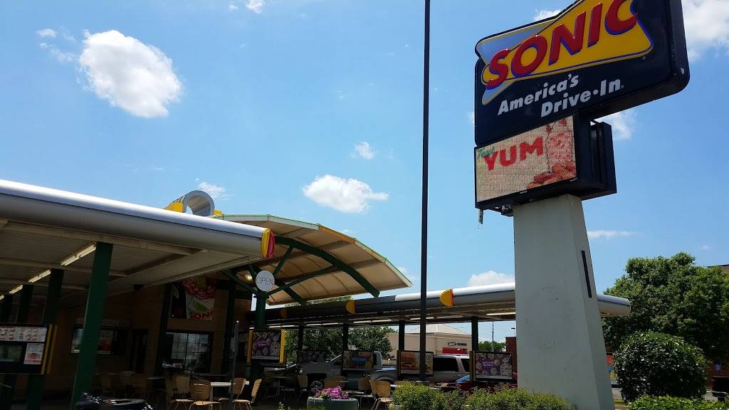 Sonic Drive-In | restaurant | 8689 W 21st St, Wichita, KS 67205, USA | 3167228111 OR +1 316-722-8111