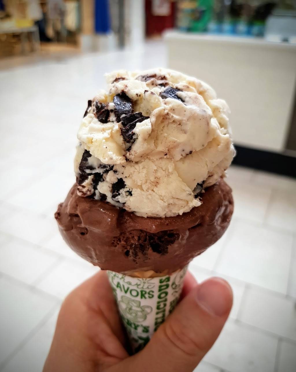 Ben & Jerrys | bakery | 14006 Riverside Dr, Sherman Oaks, CA 91423, USA | 8183851276 OR +1 818-385-1276