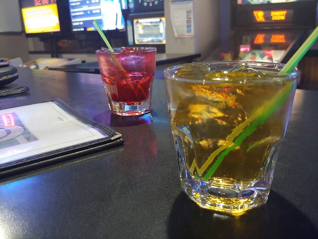 Just Left Pub & Grill | restaurant | 4308 198th St SW, Lynnwood, WA 98036, USA | 4257767379 OR +1 425-776-7379