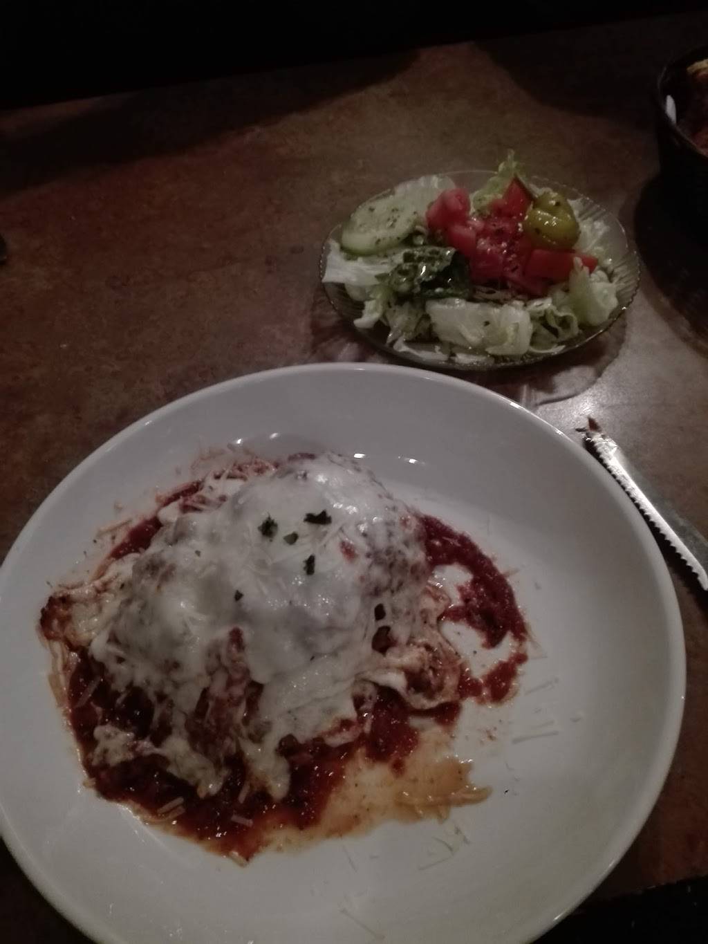 Armands Pizza & Pasta | restaurant | 105 W 1st St, Elmhurst, IL 60126, USA | 6307825800 OR +1 630-782-5800