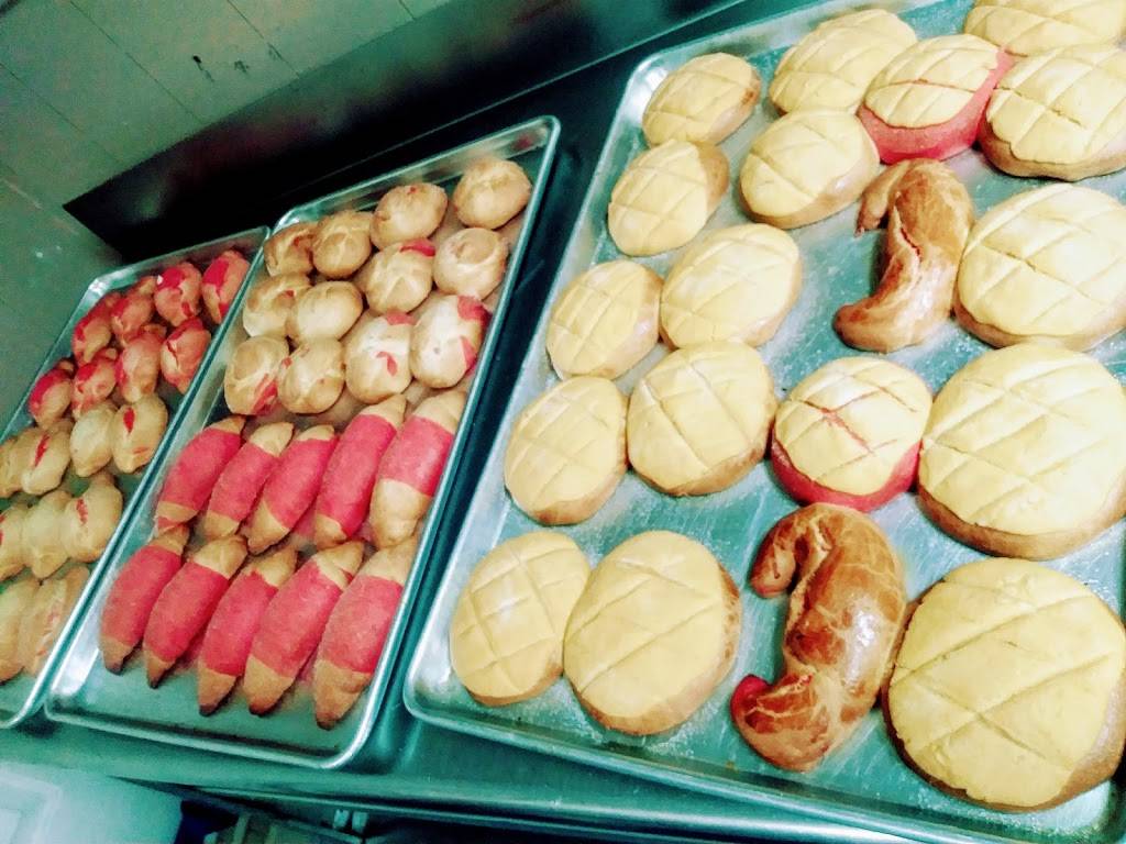 Panaderia & Pupuseria Candelaria de la Frontera | restaurant | 632 N Miami Ave, Marshall, MO 65340, USA | 6608154557 OR +1 660-815-4557