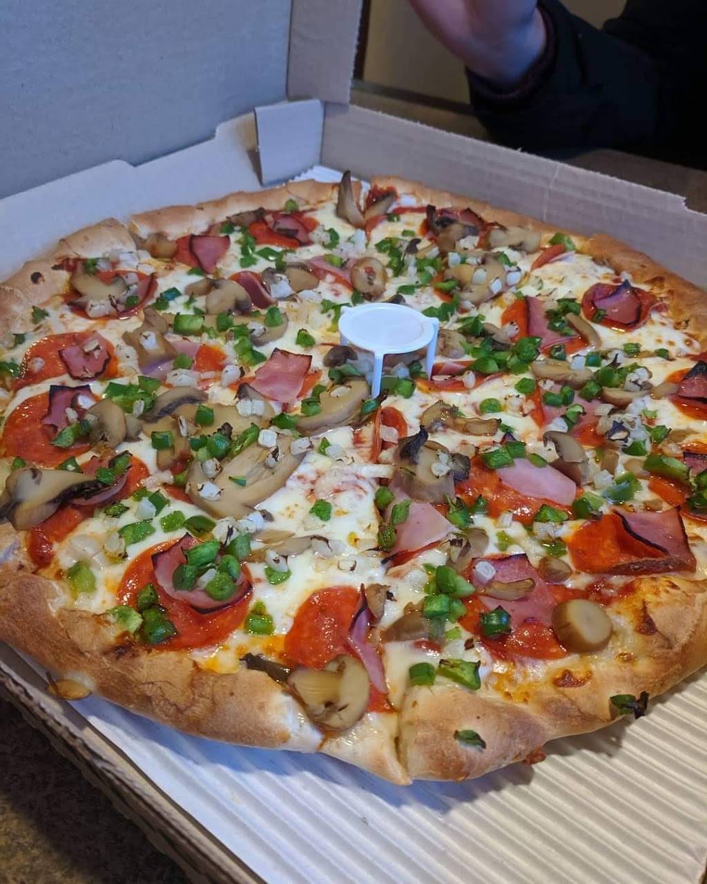 Thatsa Pizza | meal delivery | 3860 N Long Lake Rd, Traverse City, MI 49684, USA | 2319471888 OR +1 231-947-1888
