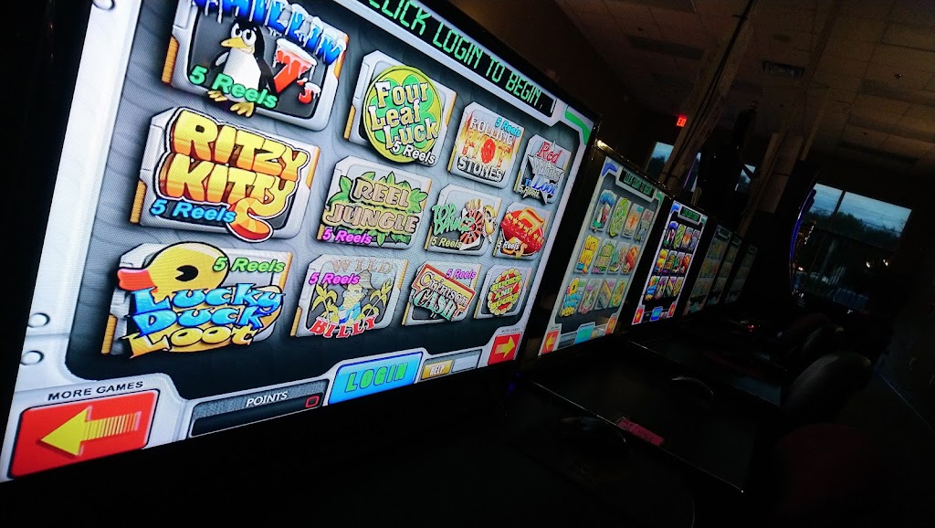 Hot Seats | restaurant | 25327 US-27, Leesburg, FL 34748, USA | 3525302432 OR +1 352-530-2432