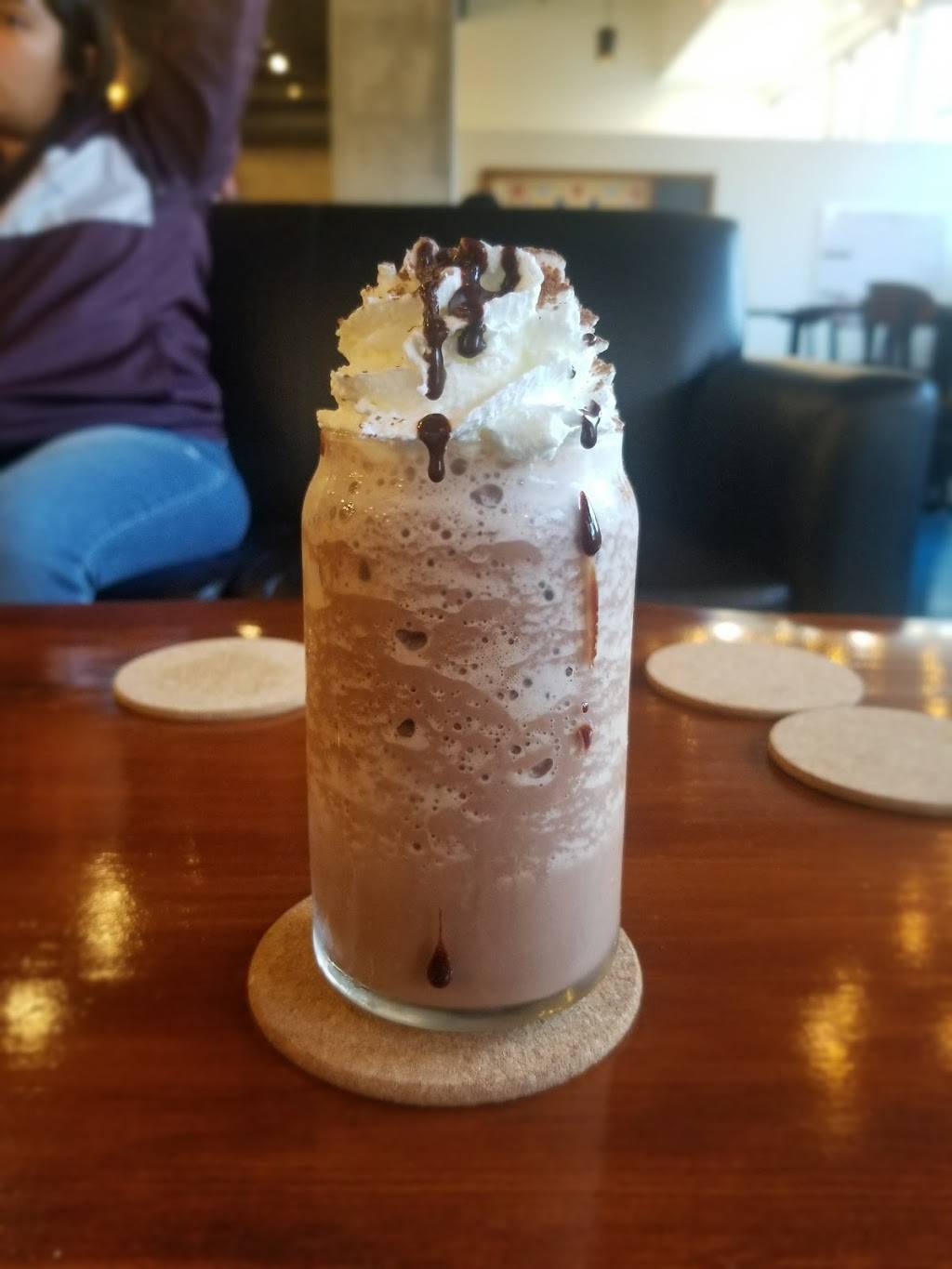 Hangout MKE Cafe & Lounge Co. | cafe | 1819 N Farwell Ave, Milwaukee, WI 53202, USA | 4148081006 OR +1 414-808-1006