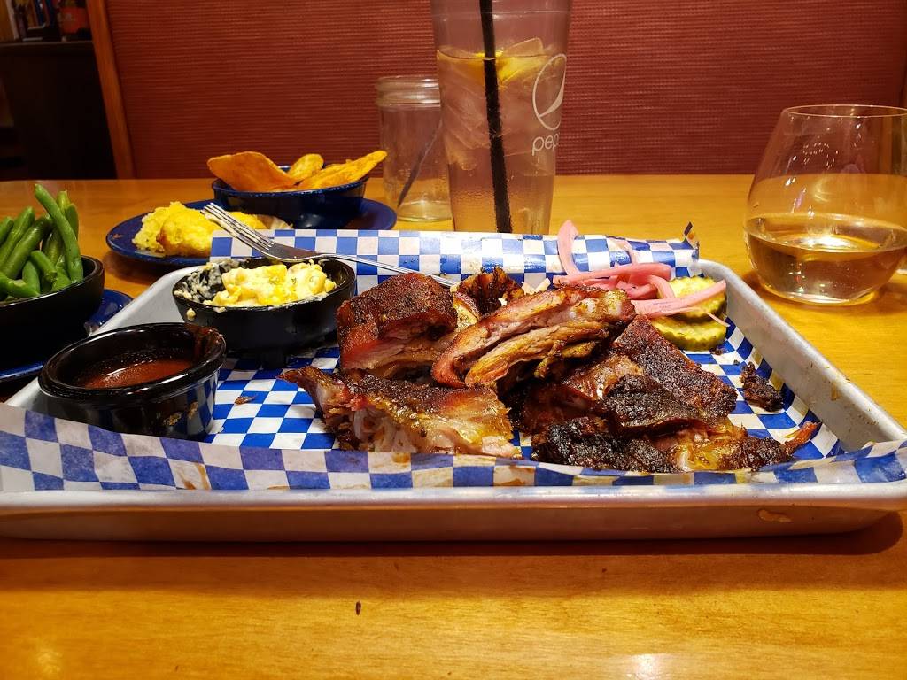 Famous Daves Bar-B-Que | restaurant | 2206 E Williams Field Rd Suite 101, Gilbert, AZ 85296, USA | 4807222781 OR +1 480-722-2781