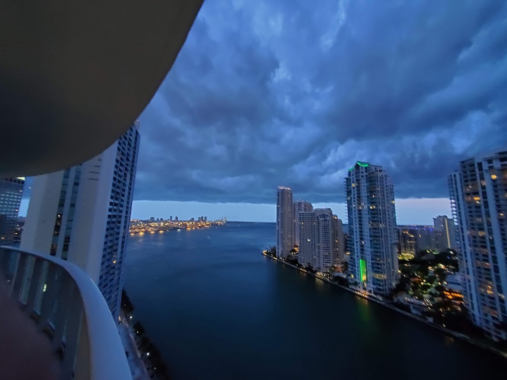 Brasserie Brickell Key | restaurant | 605 Brickell Key Dr, Miami, FL 33131, USA | 3059828128 OR +1 305-982-8128