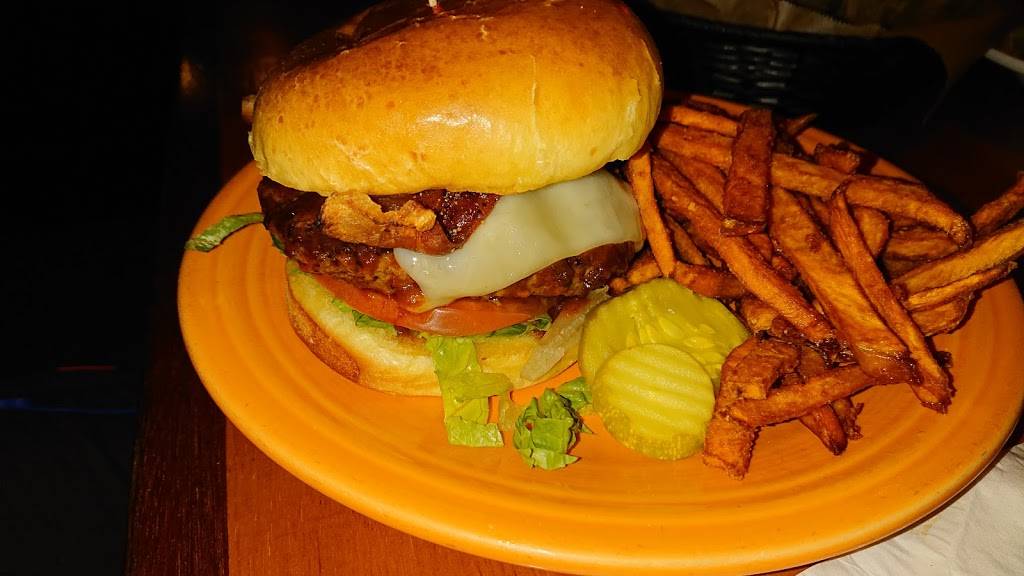 Mews Tavern | restaurant | 456 Main St, Wakefield, RI 02879, USA | 4017839370 OR +1 401-783-9370