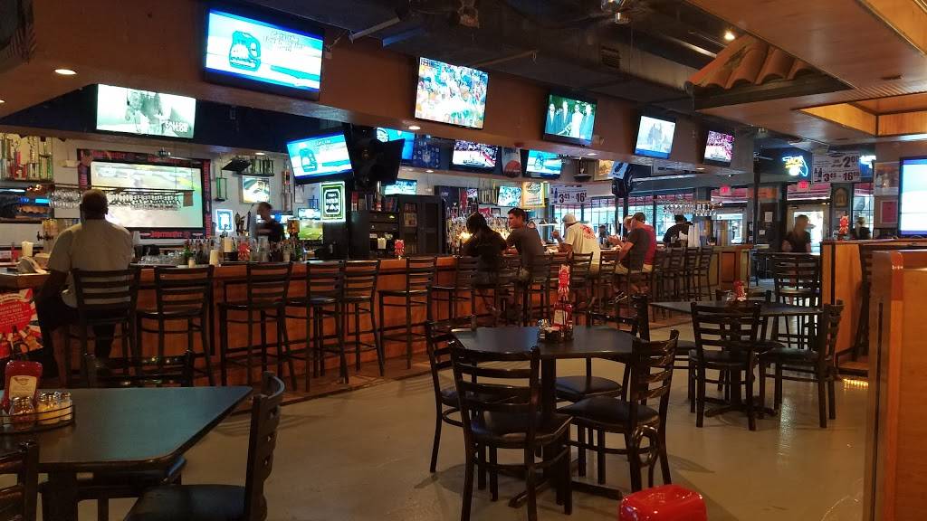 Off the Traxx | restaurant | 918 E New Haven Ave, Melbourne, FL 32901, USA | 3213272919 OR +1 321-327-2919