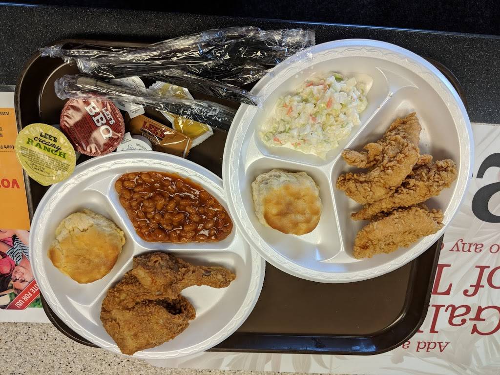 Lees Famous Recipe Chicken | restaurant | 200 Whitehall Rd, Muskegon, MI 49445, USA | 2317449592 OR +1 231-744-9592