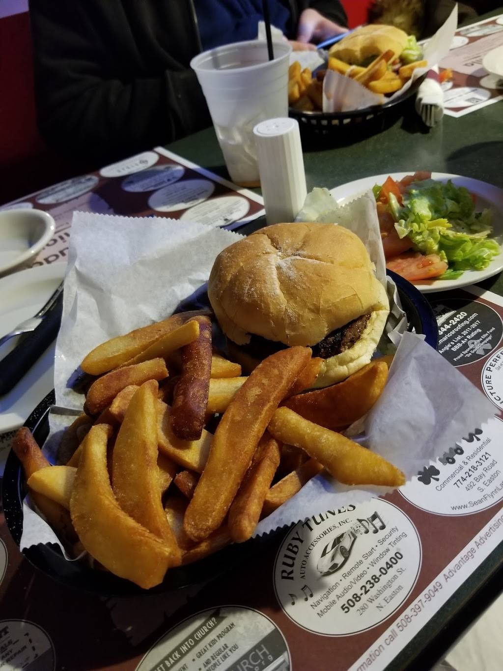 Buddy’s Union Villa | restaurant | 190 Washington St, North Easton, MA 02356, USA | 5082382625 OR +1 508-238-2625